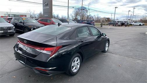 2023 Hyundai ELANTRA SE