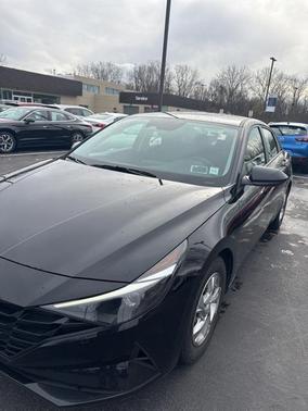 2023 Hyundai ELANTRA SE