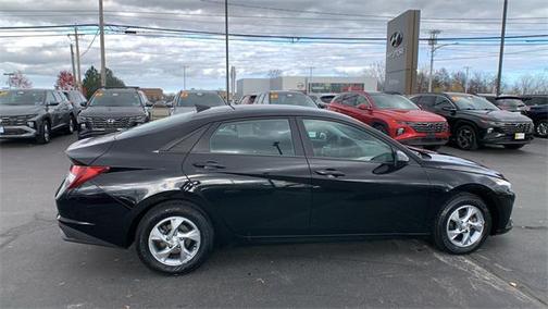 2023 Hyundai ELANTRA SE