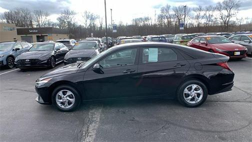 2023 Hyundai ELANTRA SE