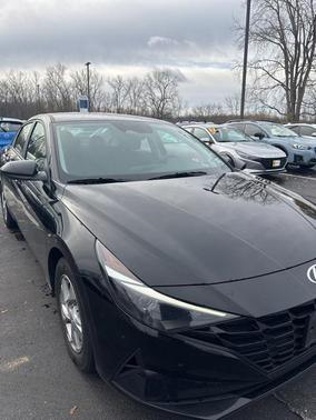 2023 Hyundai ELANTRA SE