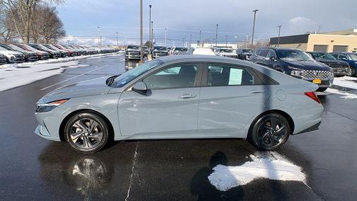 2023 Hyundai ELANTRA SEL