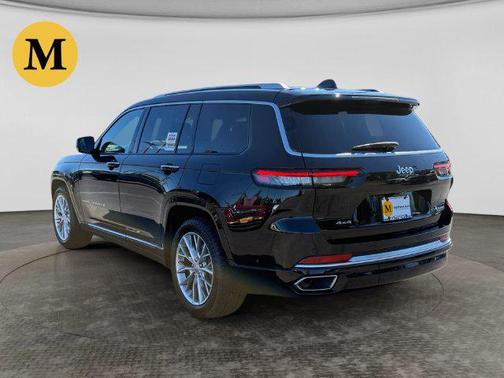 Diamond Black Crystal Pearlcoat 2023 Jeep Grand Cherokee L Summit