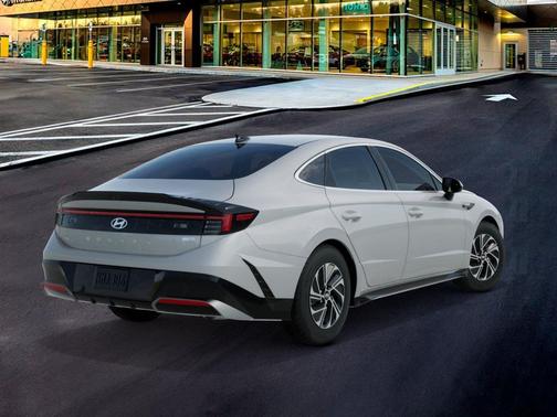 2026 Hyundai SONATA Hybrid Base