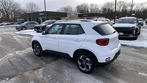 2025 Hyundai VENUE SEL