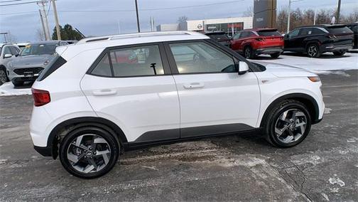 2025 Hyundai VENUE SEL