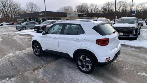 2025 Hyundai VENUE SEL