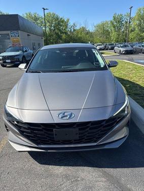 Fluid Metal 2023 Hyundai ELANTRA SE