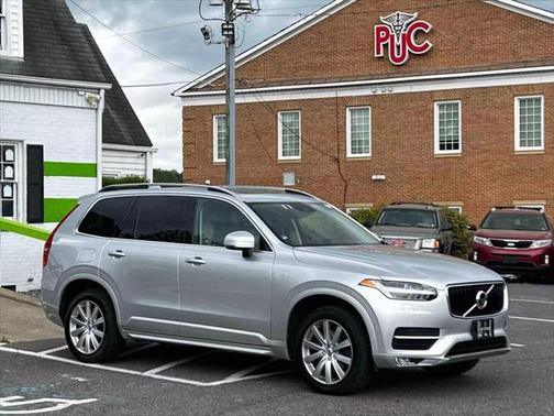 2016 Volvo XC90 T6 Momentum