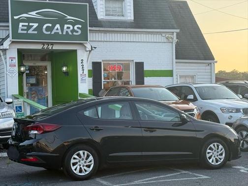 2019 Hyundai ELANTRA SE