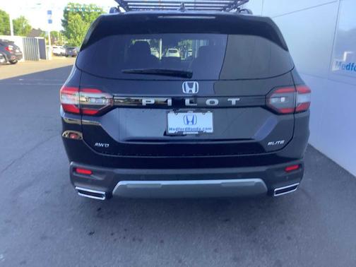 Crystal Black Pearl 2026 Honda Pilot Elite