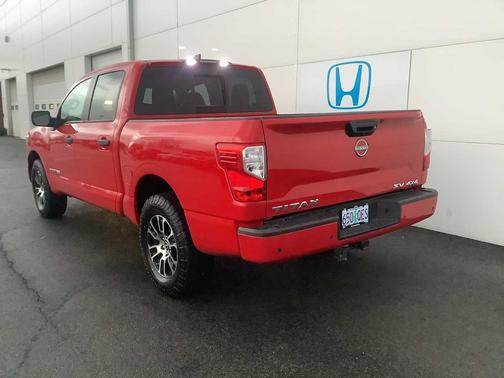 2023 Nissan Titan SV