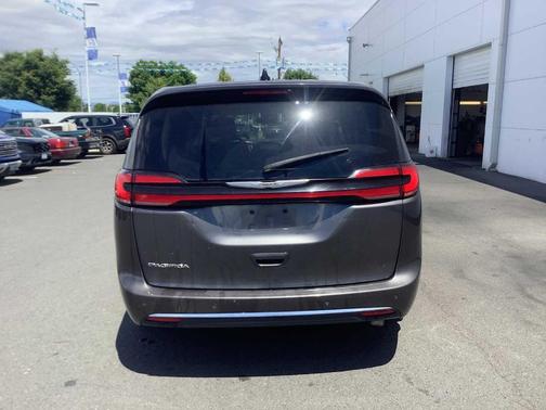 Granite Crystal Clearcoat Metallic 2023 Chrysler Pacifica Touring-L