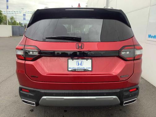Radiant Red Metallic II 2026 Honda Pilot Touring S