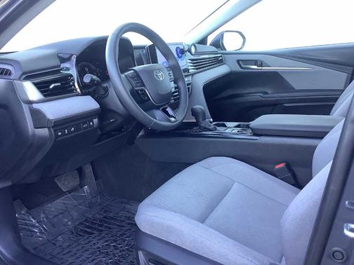 UNDERGROUND 2025 Toyota Camry LE