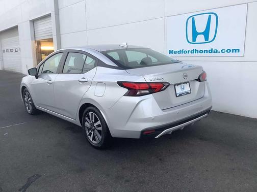 2023 Nissan Versa 1.6 SV