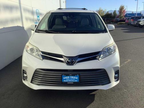 2020 Toyota Sienna XLE