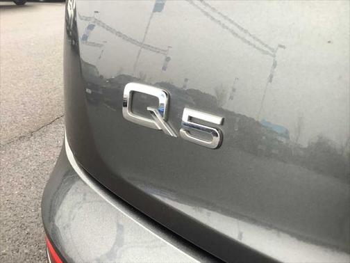2022 Audi Q5 45 S line quattro Premium