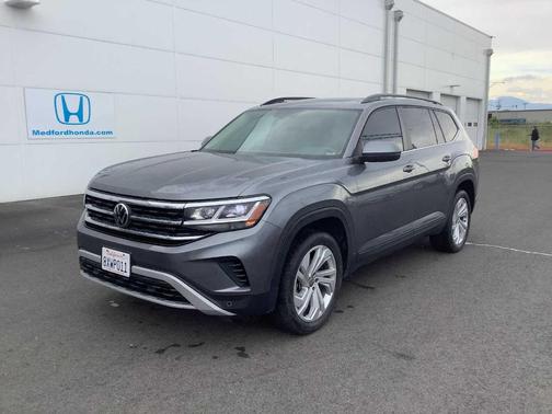 Platinum Gray Metallic 2021 Volkswagen Atlas 2.0T SE w/Technology