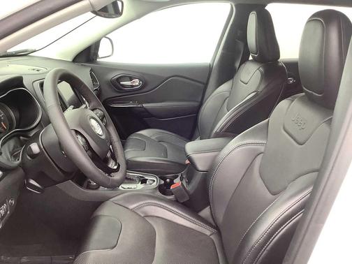 Bright White Clearcoat 2023 Jeep Cherokee Altitude Lux