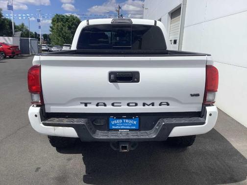 Super White 2019 Toyota Tacoma TRD Sport