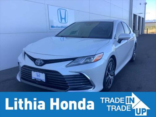 2023 Toyota Camry Hybrid XLE