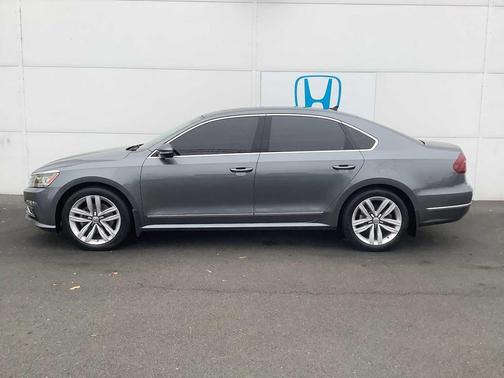 2017 Volkswagen Passat 1.8T SE w/Technology