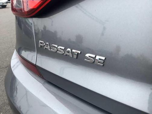 2017 Volkswagen Passat 1.8T SE w/Technology