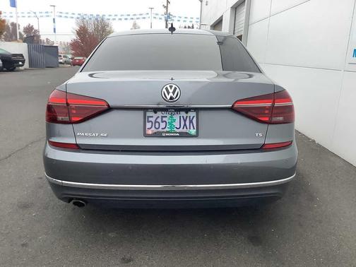 2017 Volkswagen Passat 1.8T SE w/Technology