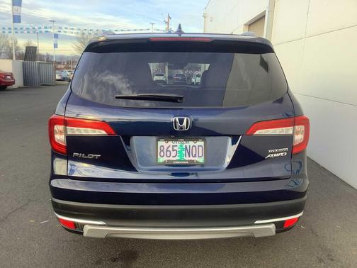 2022 Honda Pilot Touring 8-Passenger