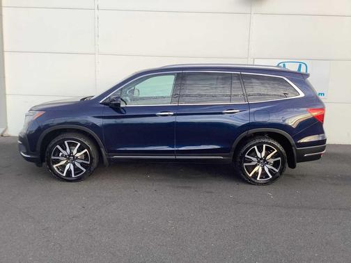 2022 Honda Pilot Touring 8-Passenger