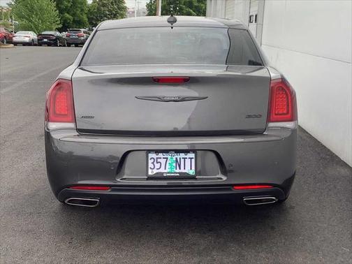 2022 Chrysler 300 Touring L
