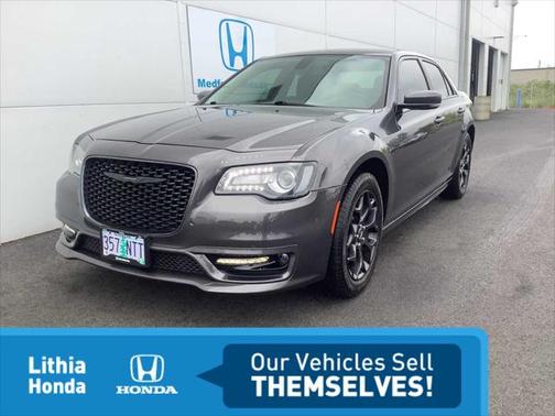 2022 Chrysler 300 Touring L