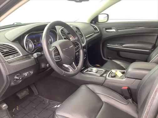 2022 Chrysler 300 Touring L
