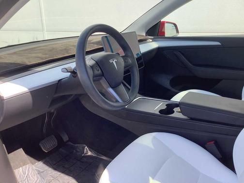 2024 Tesla Model Y Base