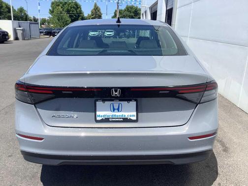 Urban Gray Pearl 2025 Honda Accord SE