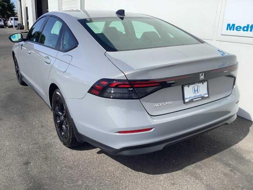 Urban Gray Pearl 2025 Honda Accord SE