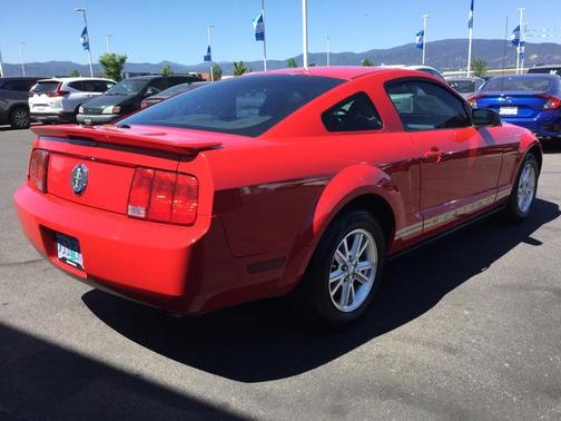 2007 Ford Mustang Deluxe