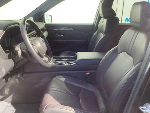 Crystal Black Pearl 2025 Honda Pilot