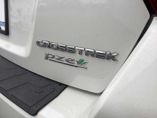 Crystal White Pearl 2016 Subaru Crosstrek 2.0i Limited