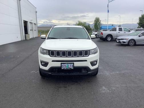 White Clearcoat 2018 Jeep Compass Latitude
