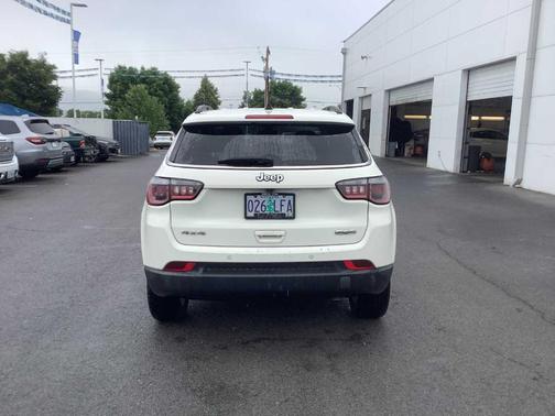 White Clearcoat 2018 Jeep Compass Latitude