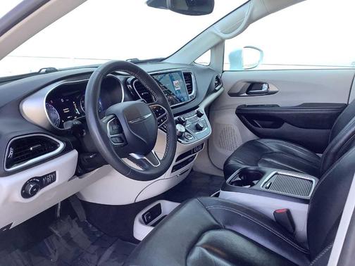 2022 Chrysler Pacifica Touring-L