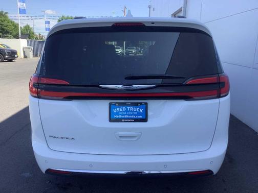 2022 Chrysler Pacifica Touring-L