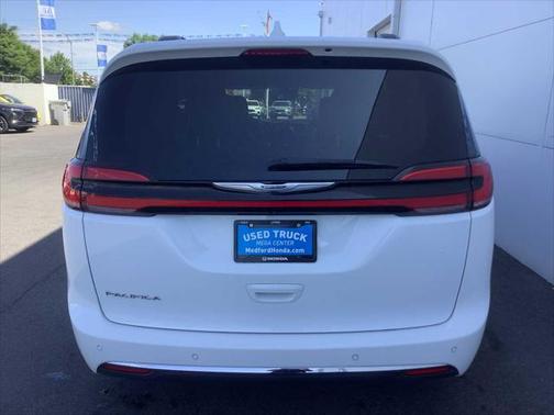 2022 Chrysler Pacifica Touring-L
