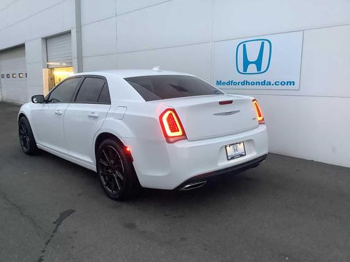 2019 Chrysler 300 S