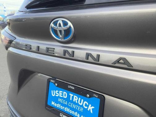 2021 Toyota Sienna XLE