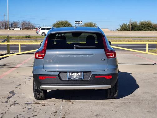 2020 Volvo XC40 T5 Momentum