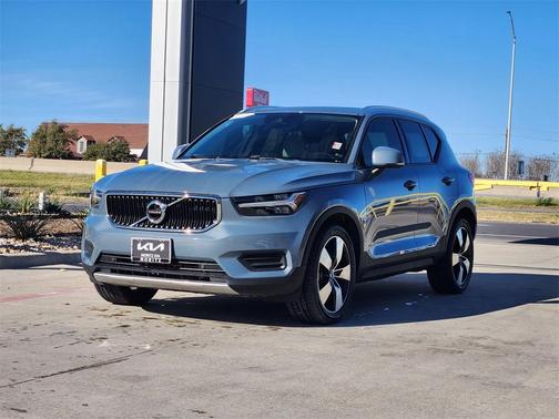 2020 Volvo XC40 T5 Momentum