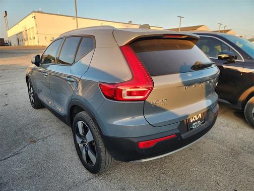 2020 Volvo XC40 T5 Momentum
